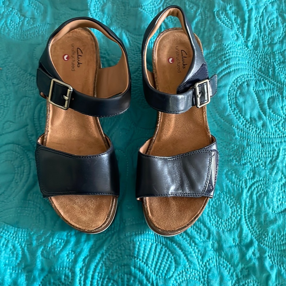 clarks navy sandals